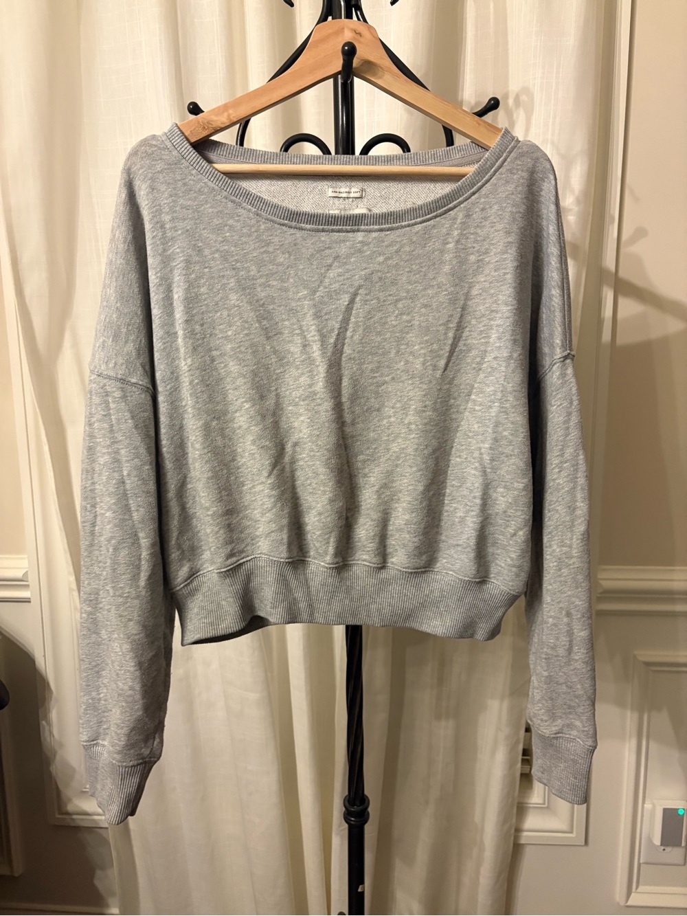 AE Cropped Sweatshirt